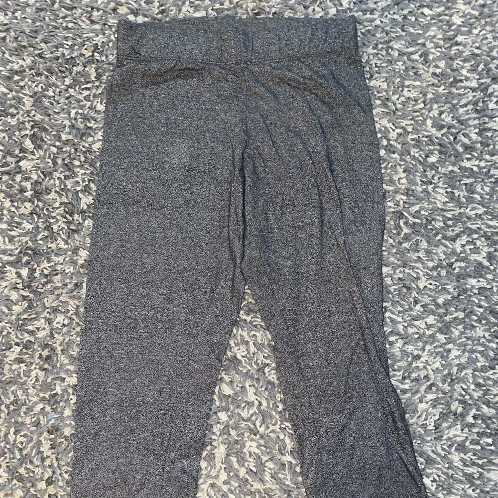 Gray capris leggings